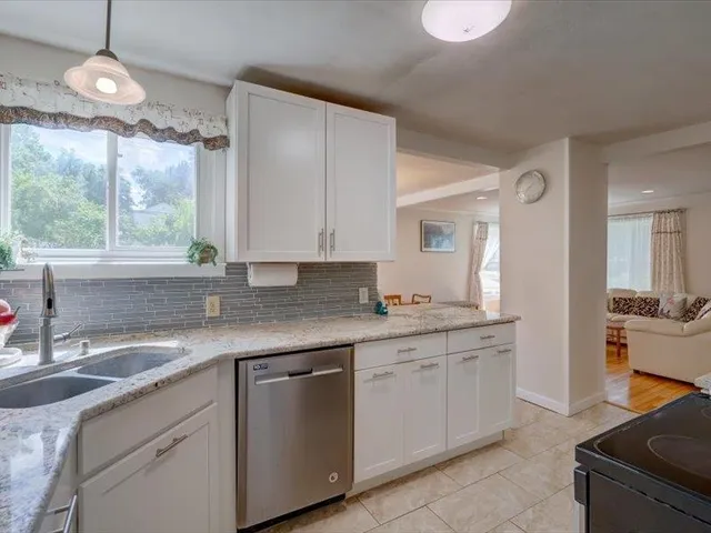 $2,950 | 201 North Owen Drive, Madison, WI 53705