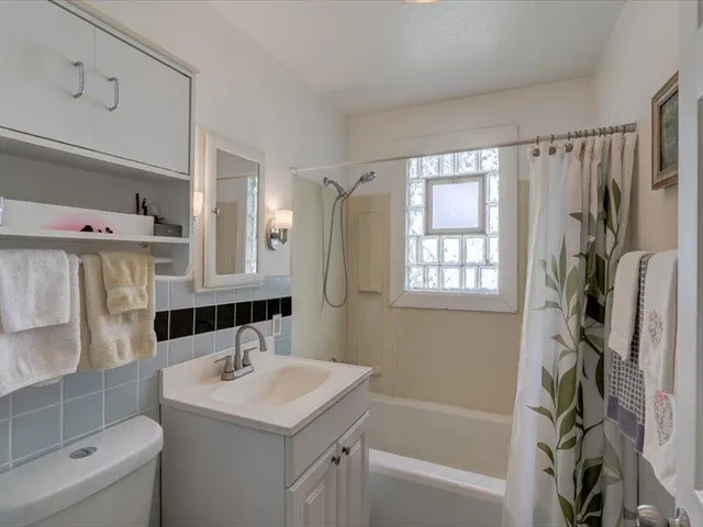 $2,950 | 201 North Owen Drive, Madison, WI 53705