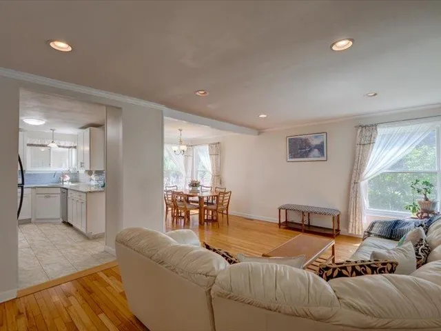 $2,950 | 201 North Owen Drive, Madison, WI 53705