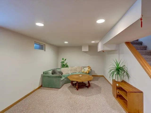 $2,950 | 201 North Owen Drive, Madison, WI 53705