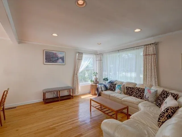 $2,950 | 201 North Owen Drive, Madison, WI 53705