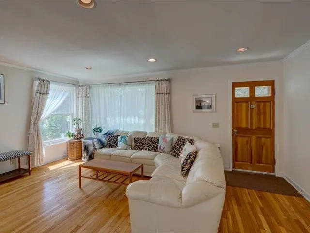 $2,950 | 201 North Owen Drive, Madison, WI 53705