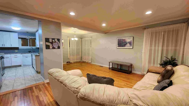 $2,950 | 201 North Owen Drive, Madison, WI 53705