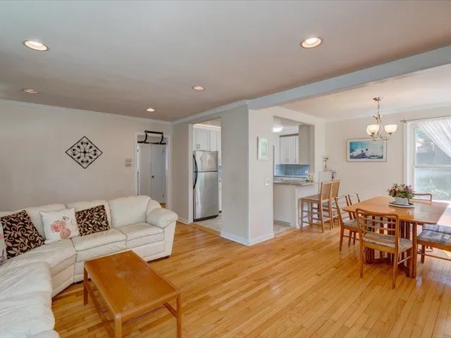 $2,950 | 201 North Owen Drive, Madison, WI 53705