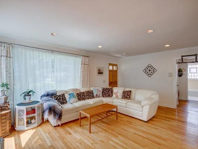 $2,950 | 201 North Owen Drive, Madison, WI 53705