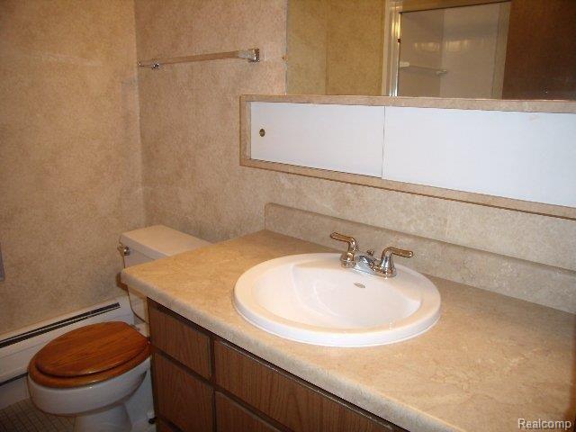 7350 Inkster Road, Unit 32 Dearborn Heights, MI 48127 - Photo 4 of 7 Full Bath