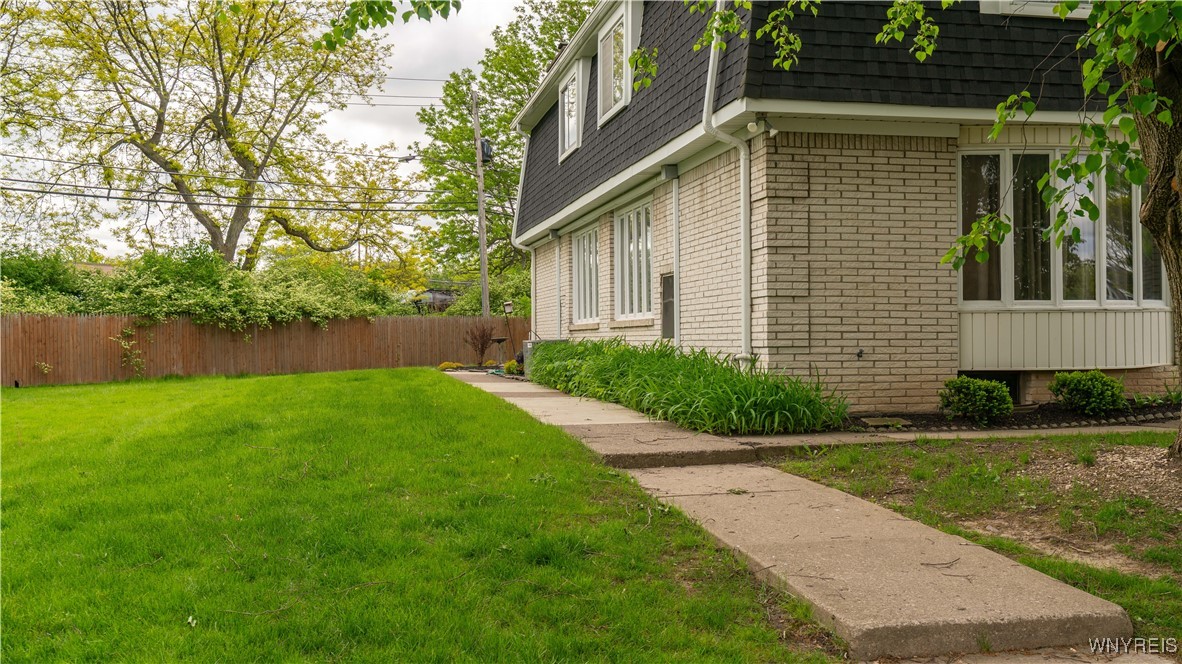 32 Harrogate Square Amherst, NY 14221 - Photo 8 of 35