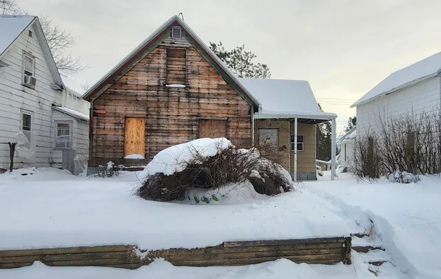 $25,000 | 217 1st Street, Sandstone, MN 55072