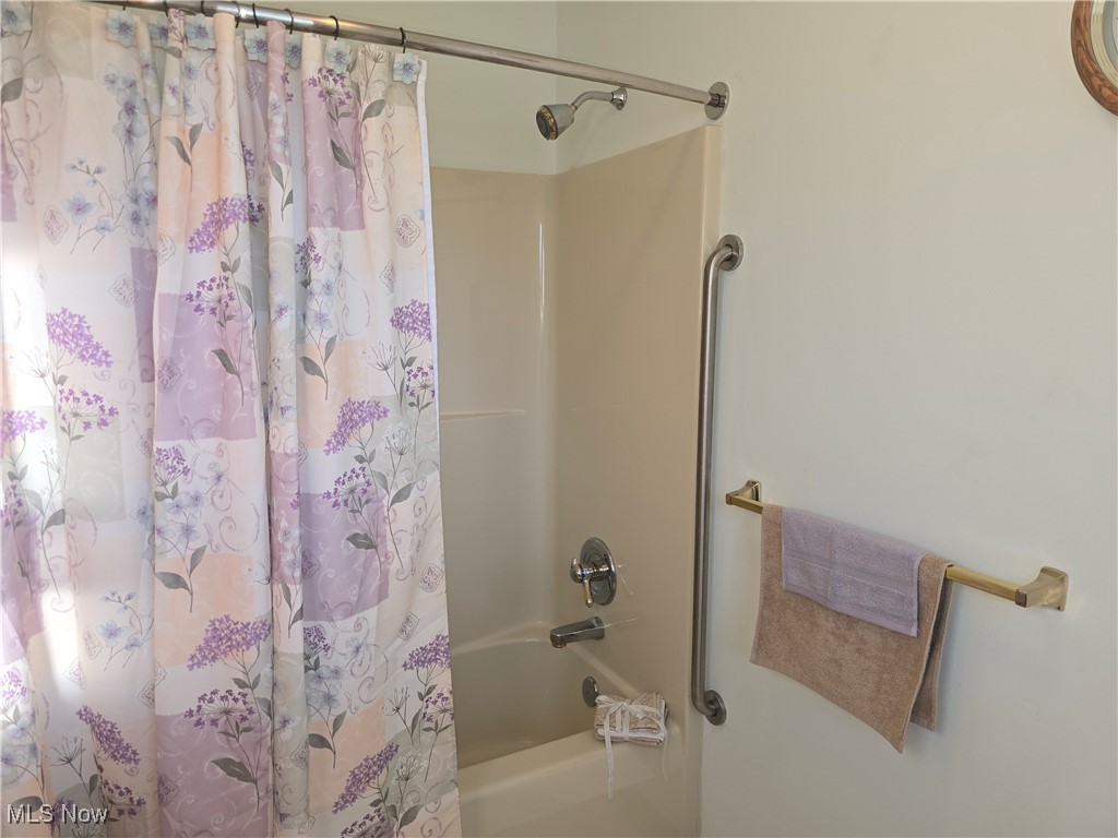 1272 Portage Line Road Akron, OH 44312 - Photo 21 of 38 Second floor bathroom with shower / bathtub combination.