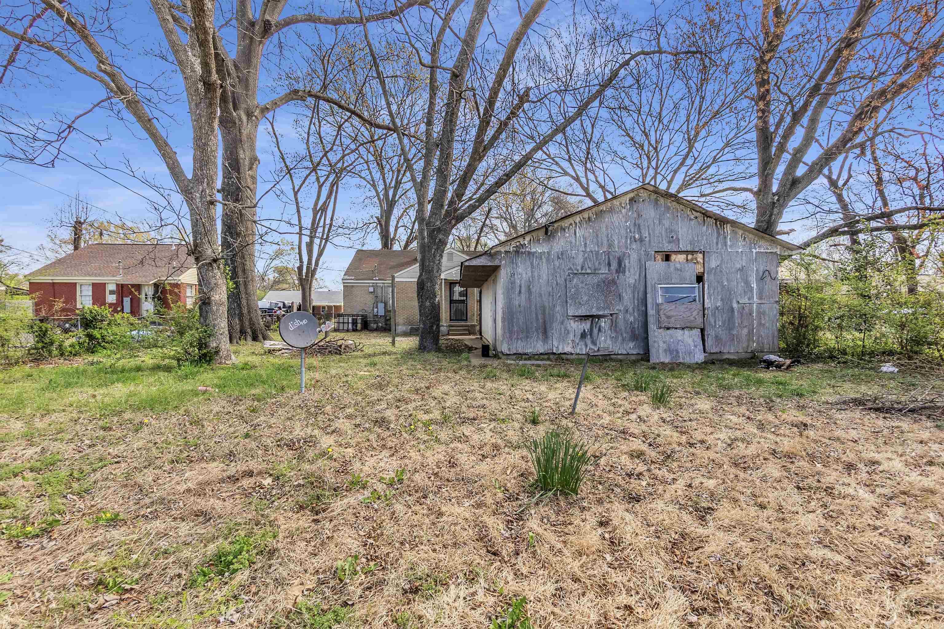 1887 North Graham Street Memphis, TN 38108 - Photo 13 of 13 a house view with backyard space
