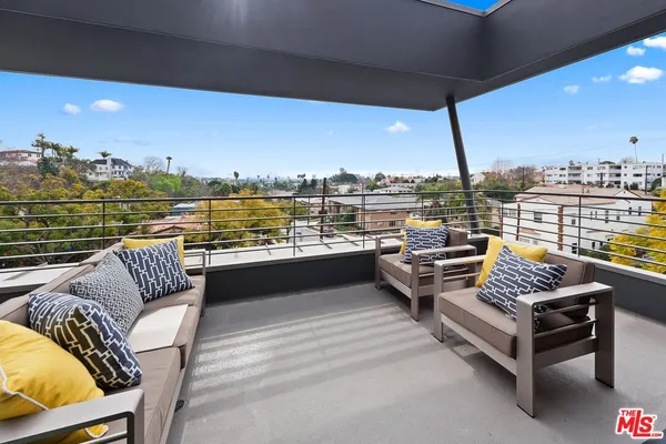 $22,000 | 2030 Talmadge Street, Los Angeles, CA 90027