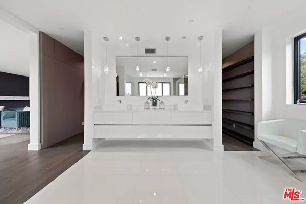 $22,000 | 2030 Talmadge Street, Los Angeles, CA 90027