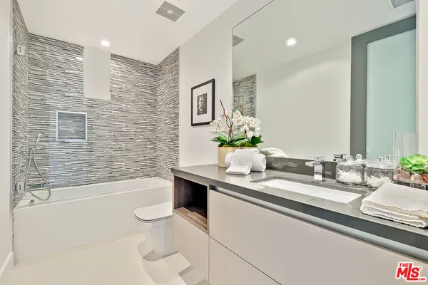 $22,000 | 2030 Talmadge Street, Los Angeles, CA 90027