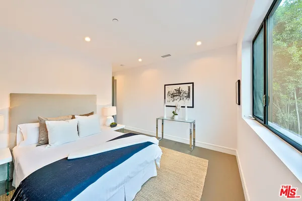 $22,000 | 2030 Talmadge Street, Los Angeles, CA 90027