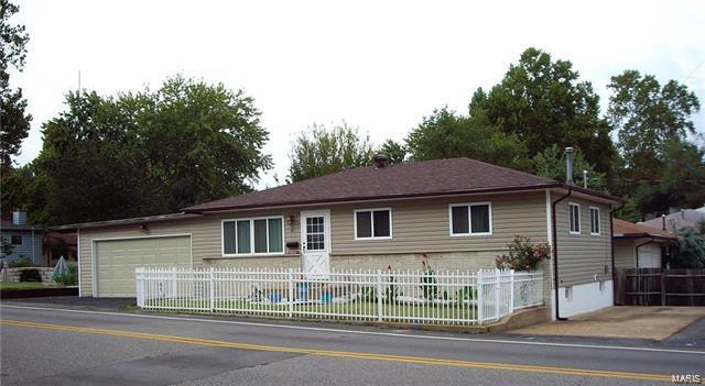 5821 Heege Road St. Louis, MO 63123 - Photo 1 of 30 Gallery Image 1