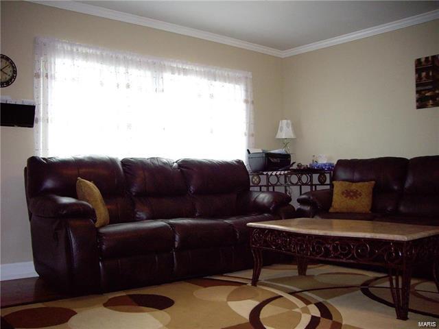 5821 Heege Road St. Louis, MO 63123 - Photo 3 of 30 Gallery Image 3