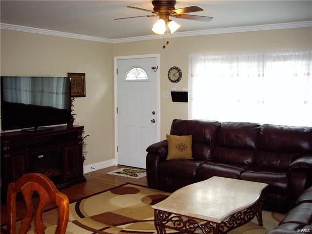5821 Heege Road St. Louis, MO 63123 - Photo 4 of 30 Gallery Image 4