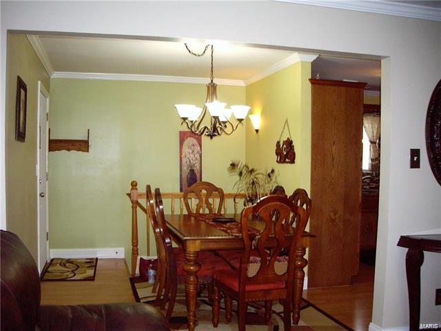 5821 Heege Road St. Louis, MO 63123 - Photo 5 of 30 Gallery Image 5