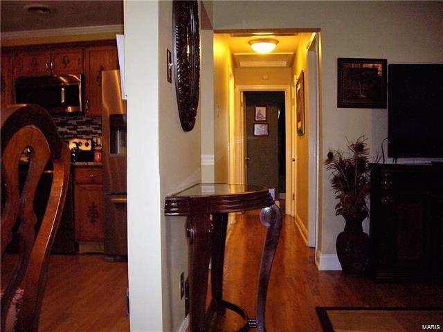 5821 Heege Road St. Louis, MO 63123 - Photo 8 of 30 Gallery Image 8