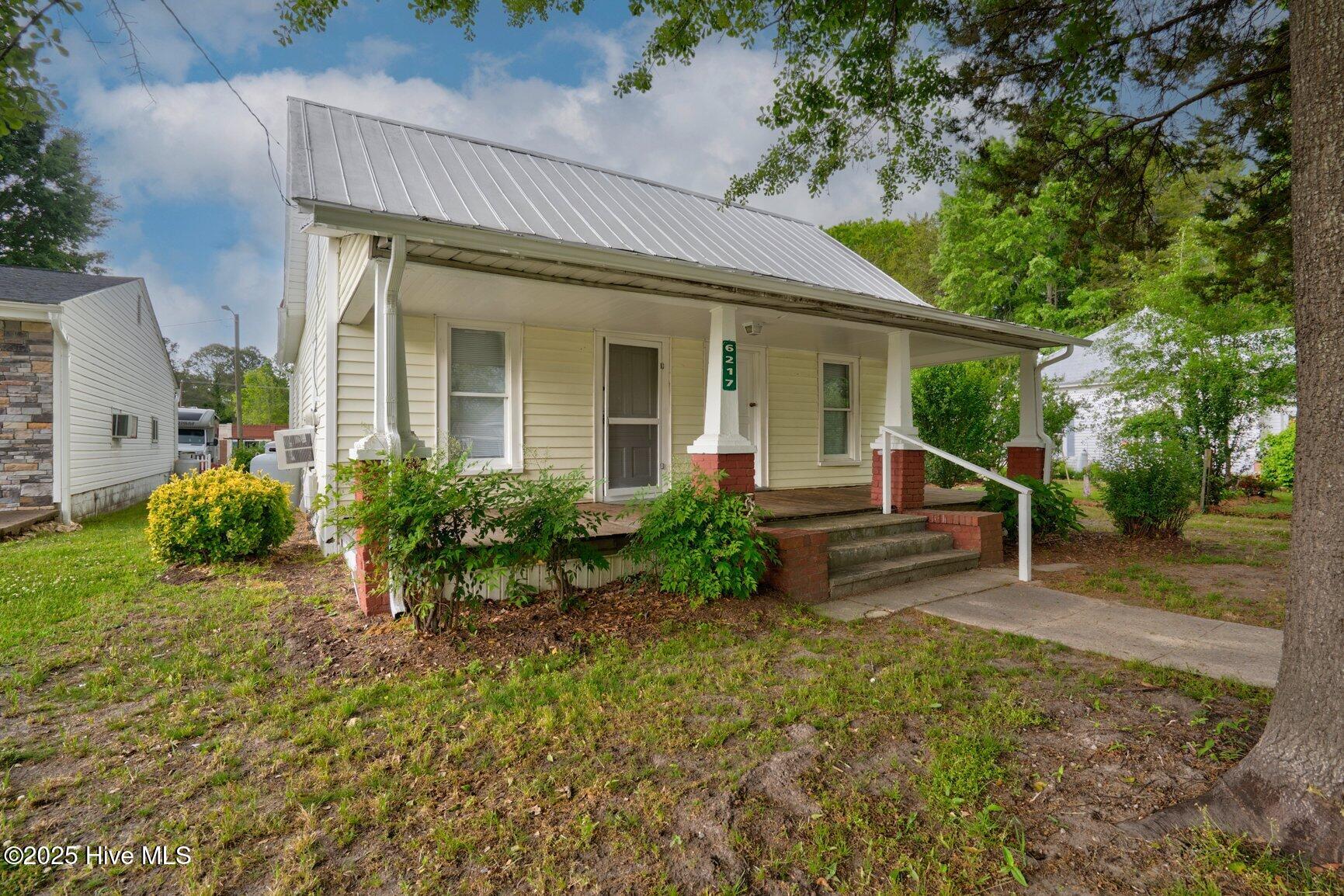 6217 Deans Street Bailey, NC 27807 - Photo 3 of 20 003-6217DeansStreet-Bailey-NC-27807-SMAL