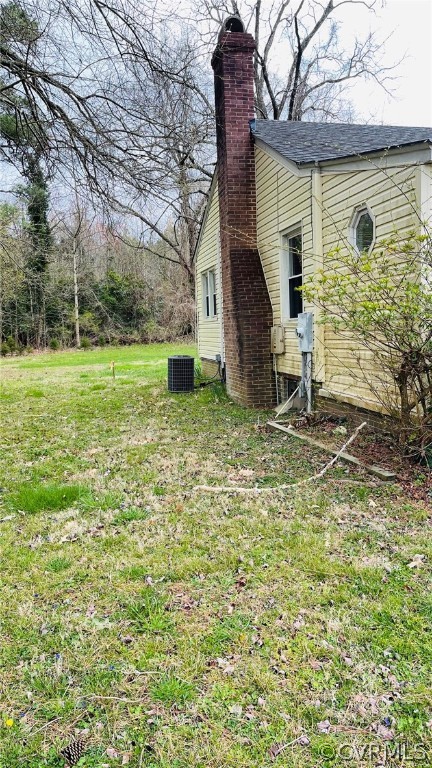715 Rappahannock Drive White Stone, VA 22578 - Photo 3 of 12 a view of a back yard of the house