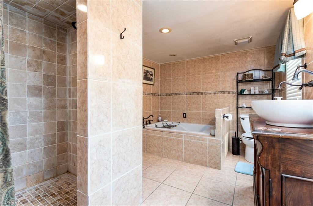 507 Newton Place High Point, NC 27262 - Photo 12 of 25 Gallery Image 12
