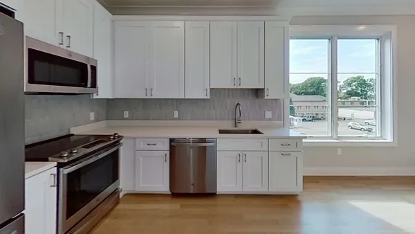 $3,950 | 104-106 Warren Street, Unit 3, Boston, MA 02135