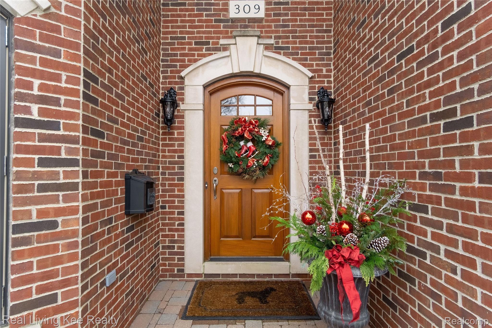 Exteriors (2 of 2).jpg
