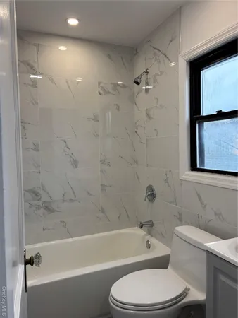 $2,600 | 225 Lexington Avenue, Oyster Bay, NY 11771