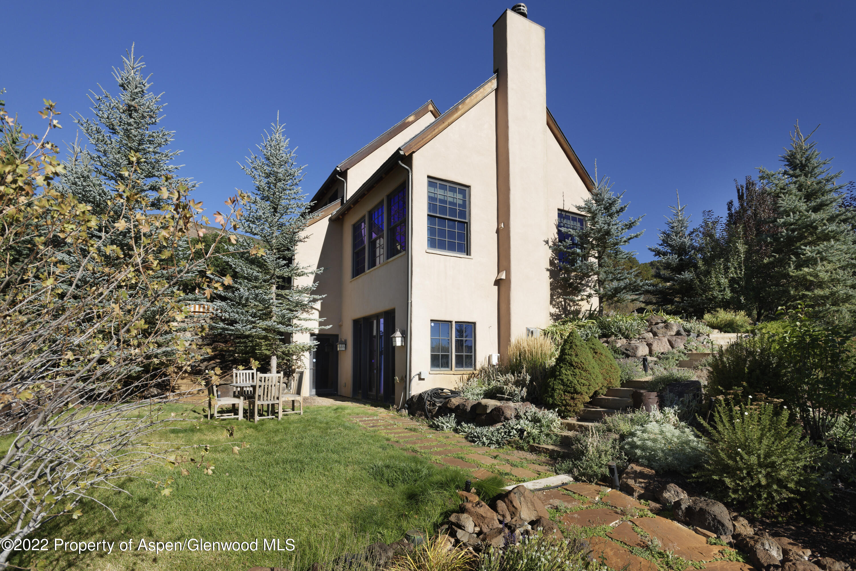 301 Stone Road Basalt, CO 81621 - Photo 40 of 45 a backyard of a house with table and chairs