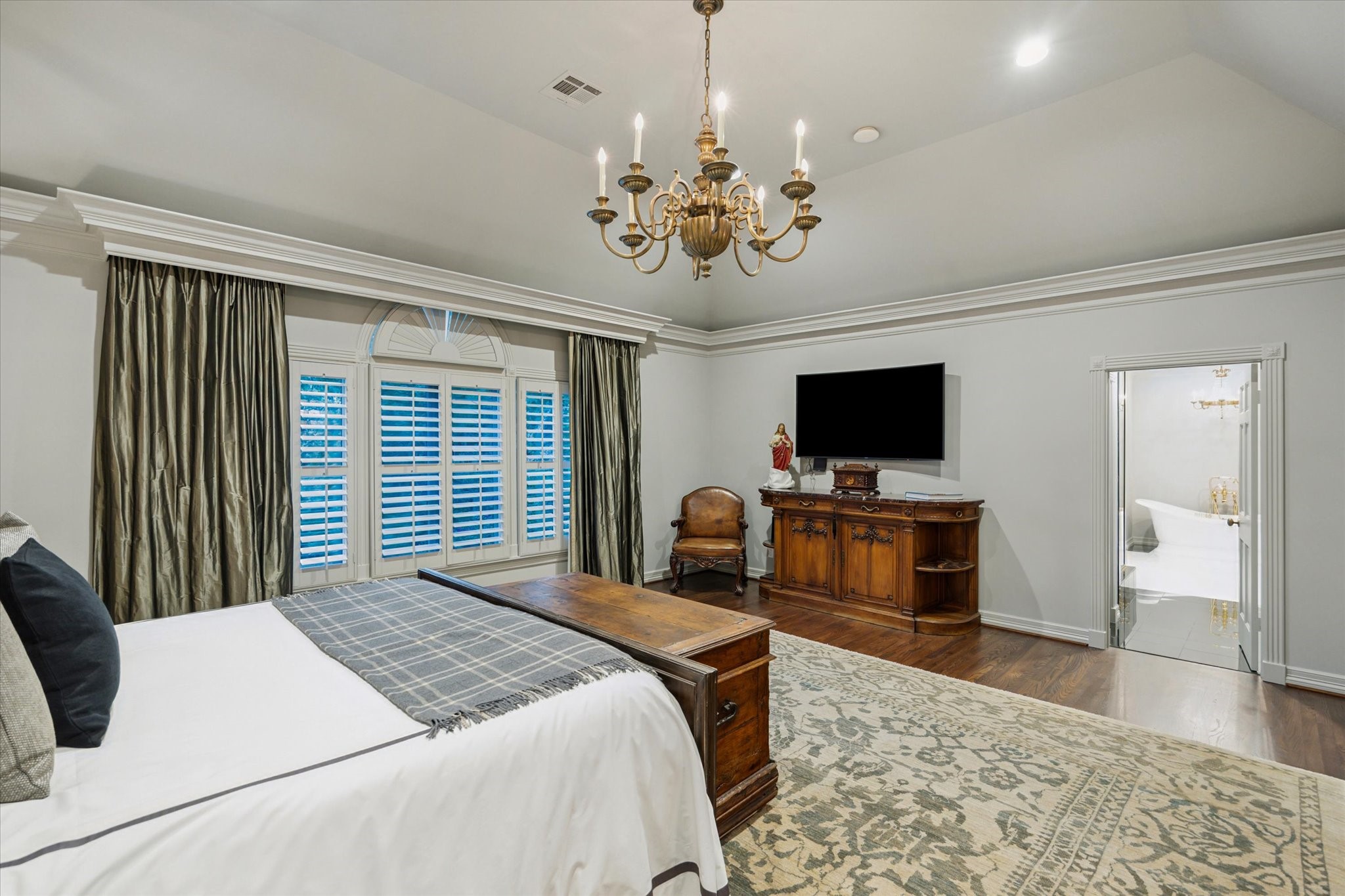 2249 Pelham Drive Houston, TX 77019 - Photo 32 of 50 Sun-filled primary suite with plantation shutters and sitting area.