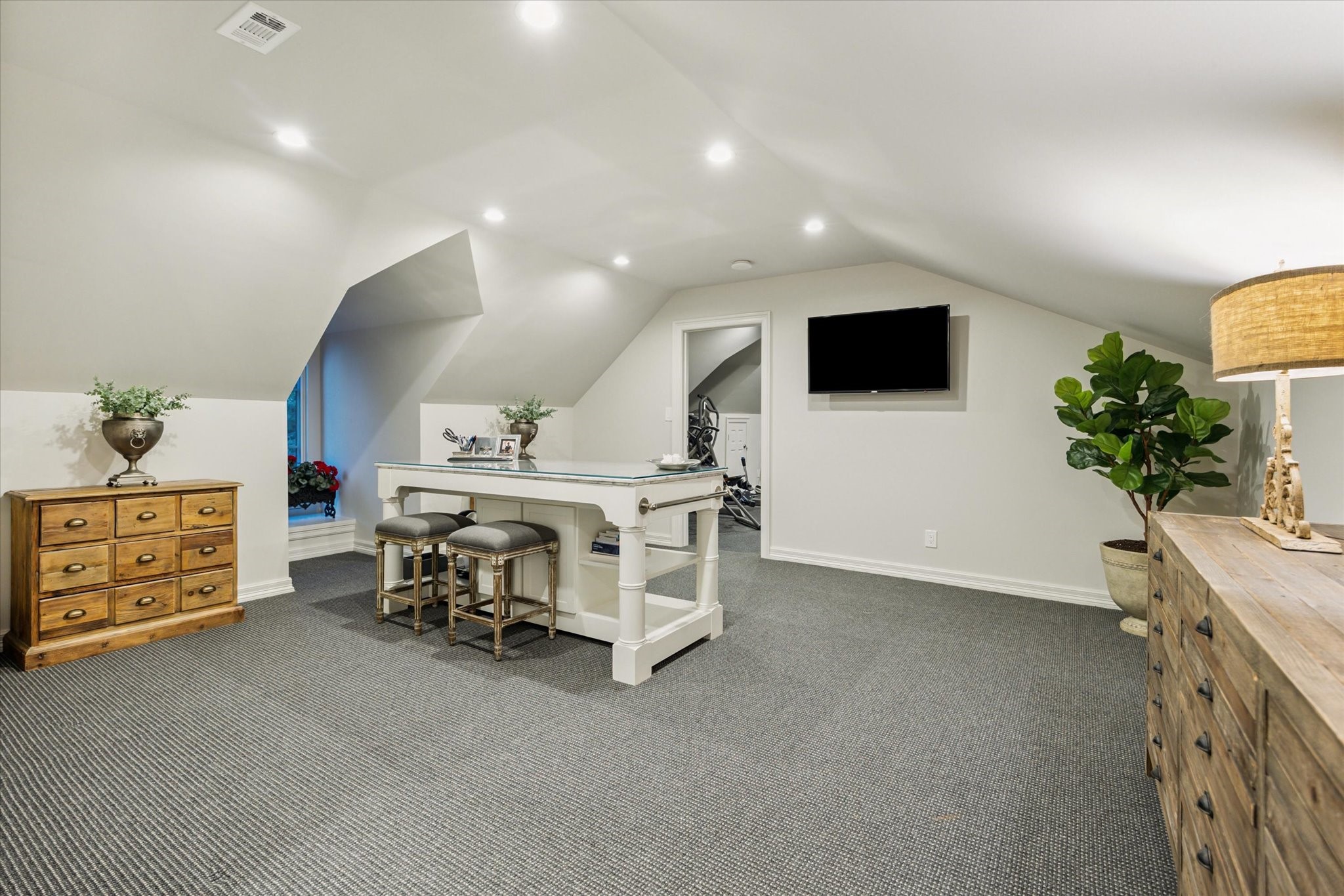 2249 Pelham Drive Houston, TX 77019 - Photo 40 of 50 Flexible bonus room with vaulted ceilings.