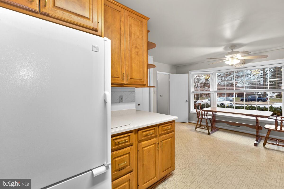2725 Woodedge Road Silver Spring, MD 20906 - Photo 7 of 36 Bright & sunny, with large bay window