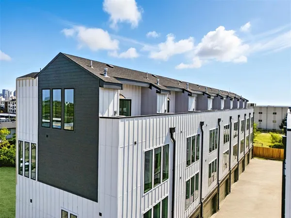 $489,000 | 312 North Lancaster Avenue, Unit 101, Dallas, TX 75203