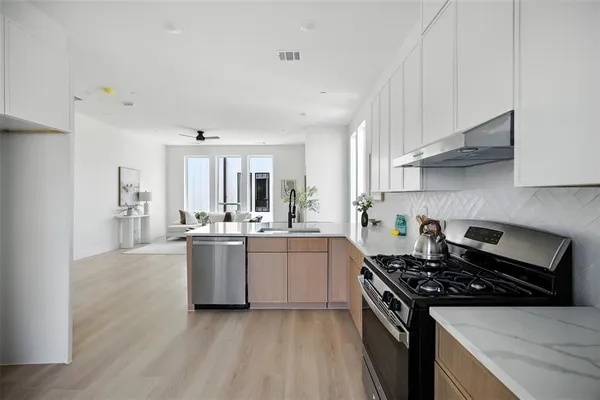 $489,000 | 312 North Lancaster Avenue, Unit 101, Dallas, TX 75203