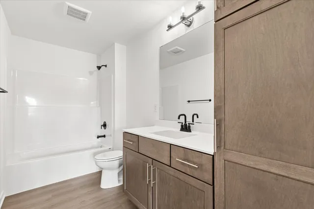 $575,900 | N174W20671 Laurel Springs Circle, Jackson, WI 53037