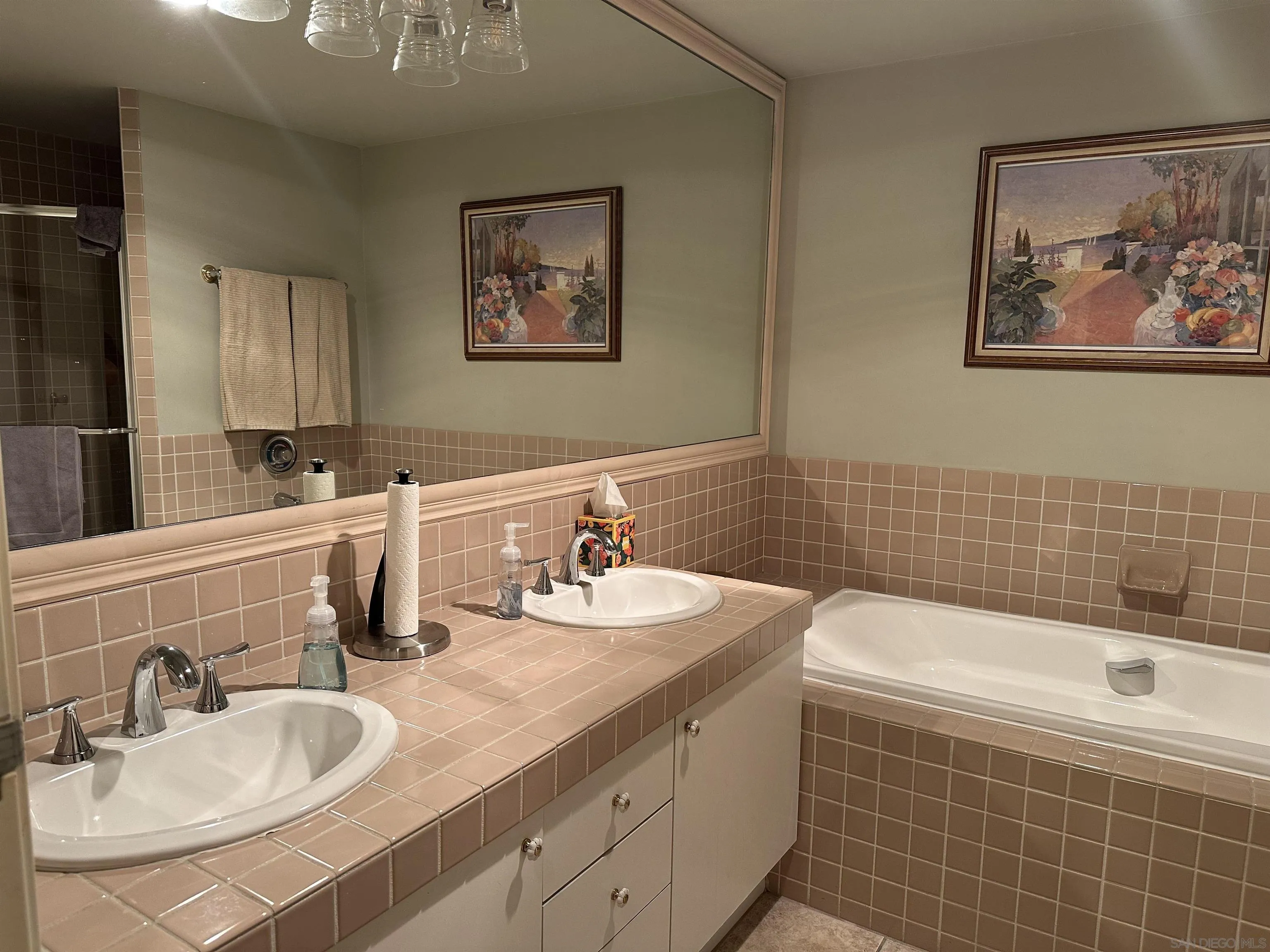 525 East Seaside Way, Unit 1607 Long Beach, CA 90802 - Photo 21 of 41 a bathroom with a sink mirror and a bathtub