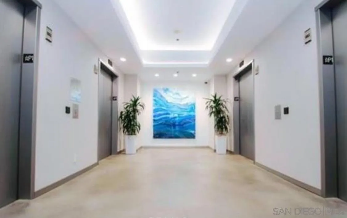 525 East Seaside Way, Unit 1607 Long Beach, CA 90802 - Photo 32 of 41 a view of a hallway