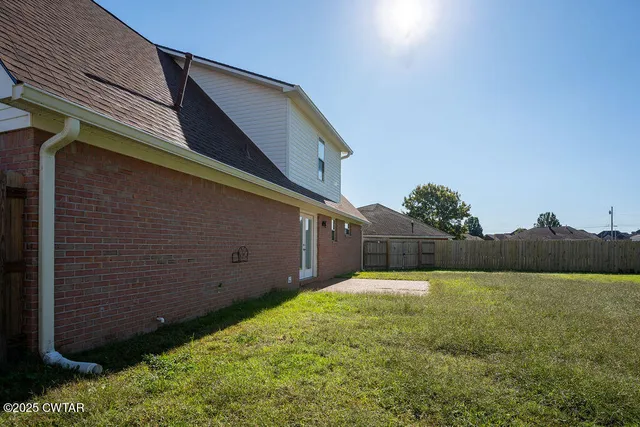 a view of a back yard of the house