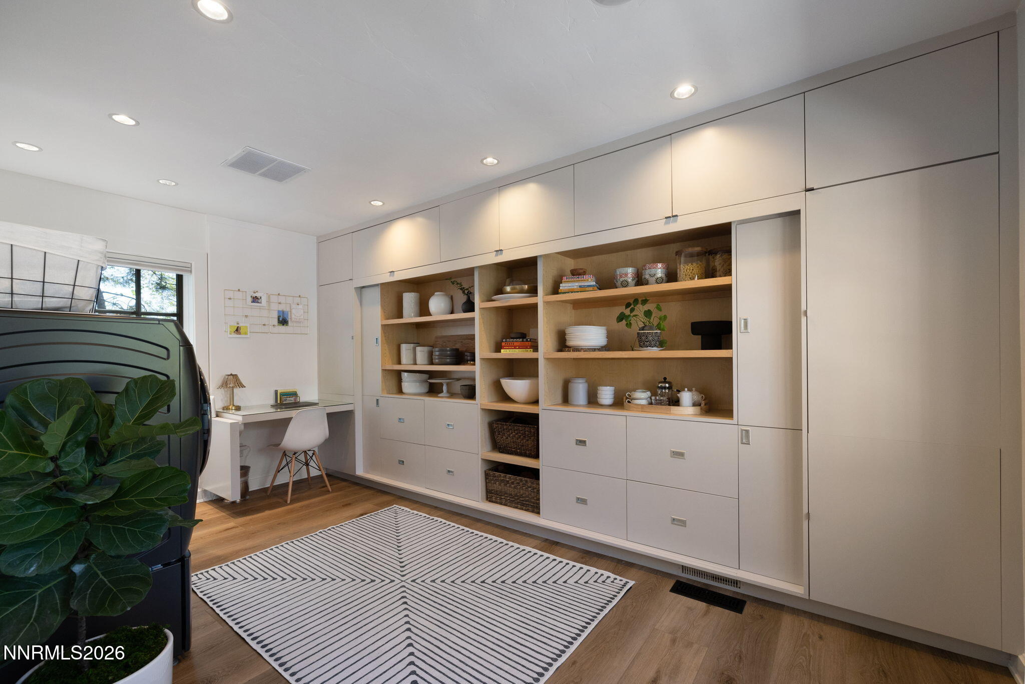 210 Bret Harte Avenue Reno, NV 89509 - Photo 26 of 40 a room with furniture and white walls