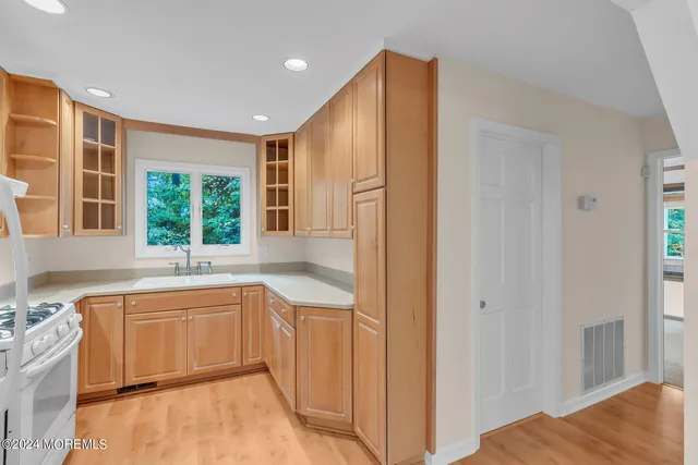 $575,000 | 188 Five Points Road, Colts Neck, NJ 07722