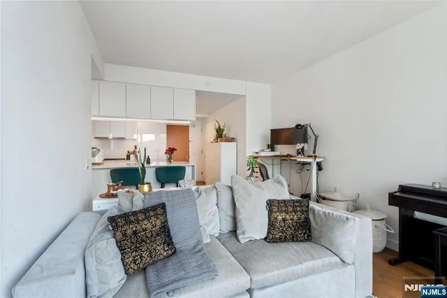 $775,000 | 99 Hudson Street, Unit 2607, Jersey City, NJ 07302