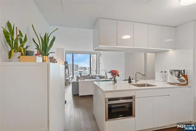$775,000 | 99 Hudson Street, Unit 2607, Jersey City, NJ 07302
