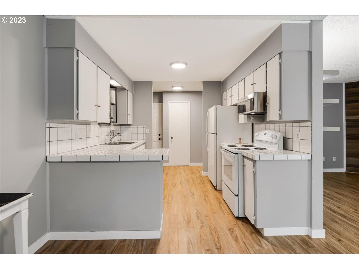 6745 Southwest Scholls Ferry Road, Unit 35 Beaverton, OR 97008 - Photo 6 of 29 Gallery Image 6
