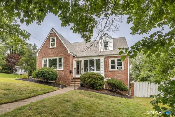 $435,000 | 35 Cove Street, West Haven, CT 06516
