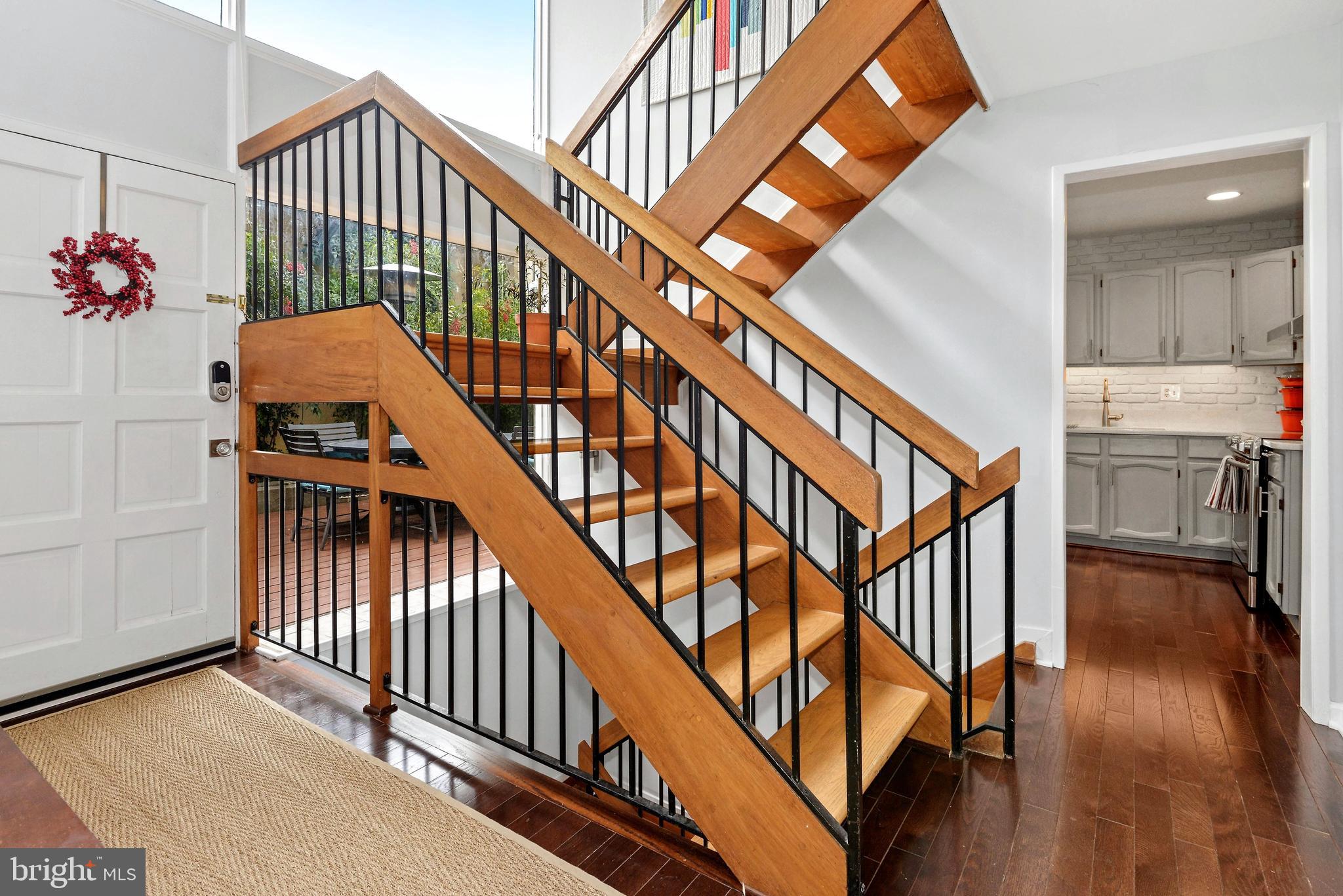11642 Mediterranean Court Reston, VA 20190 - Photo 13 of 42 All 3-level Gorgeous Living!