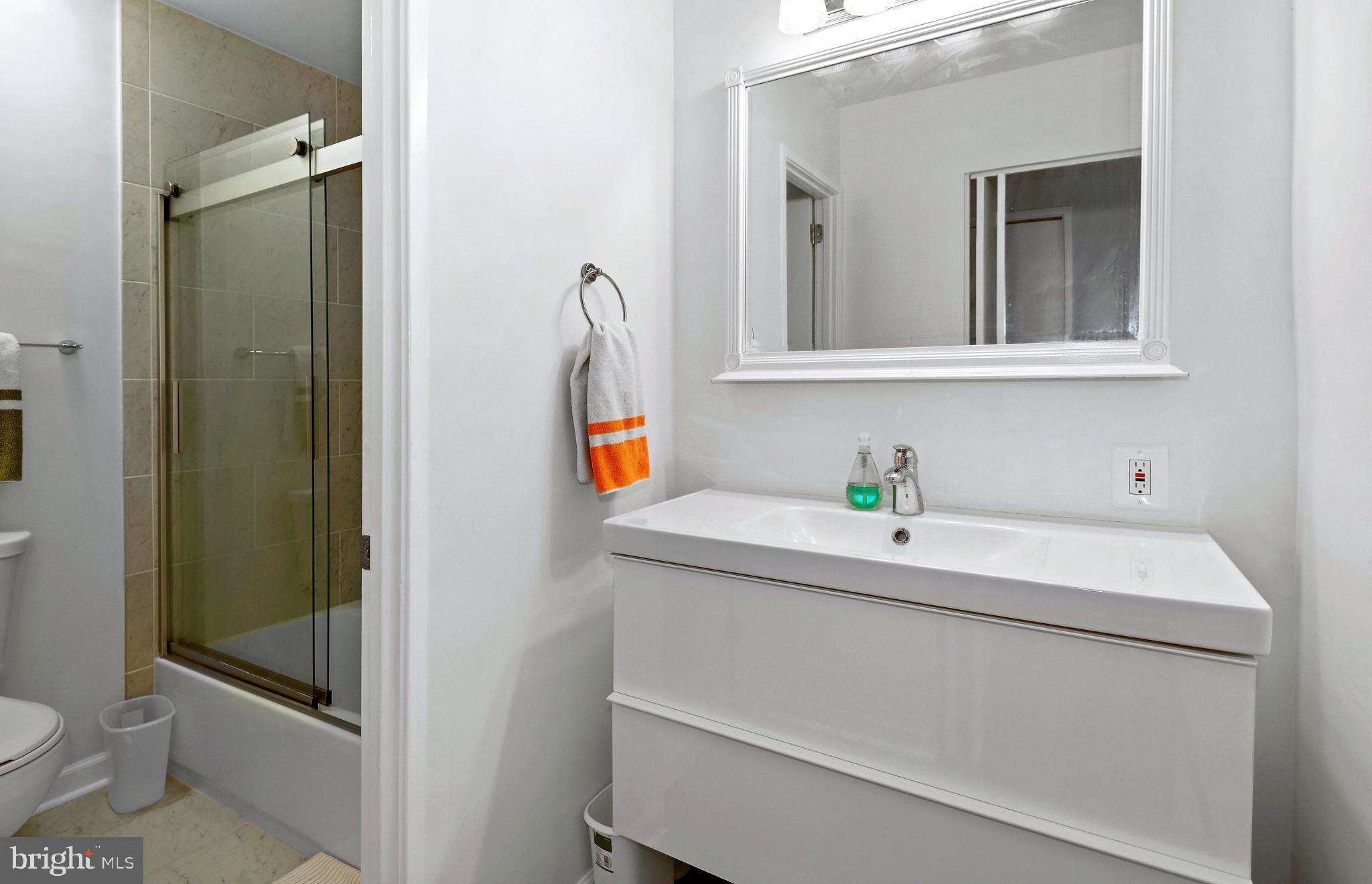 11642 Mediterranean Court Reston, VA 20190 - Photo 21 of 42 Upper-Level Full Bath #2 (Remodeled 2018)