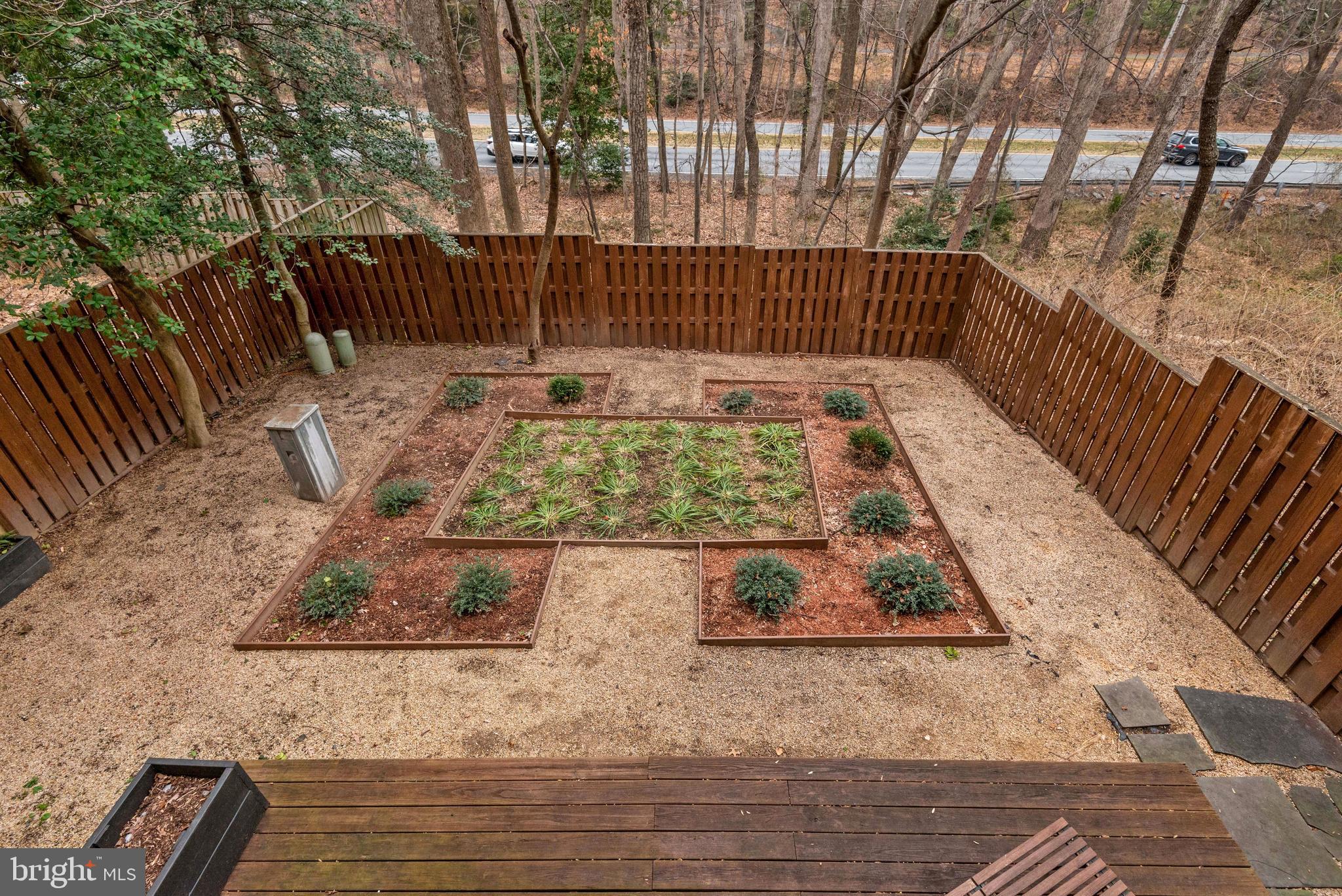 11642 Mediterranean Court Reston, VA 20190 - Photo 29 of 42 SPACIOUS rear fenced yard!