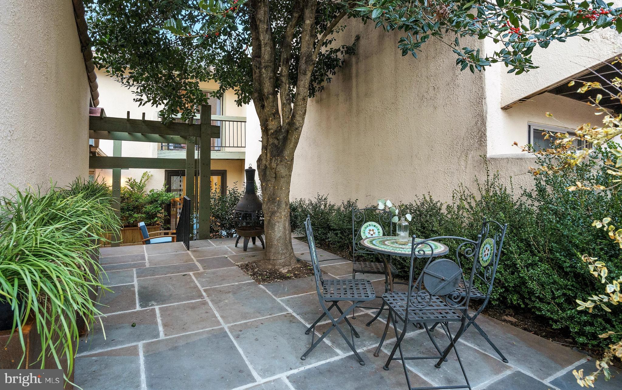 11642 Mediterranean Court Reston, VA 20190 - Photo 31 of 42 Gated Private courtyard entrance!
