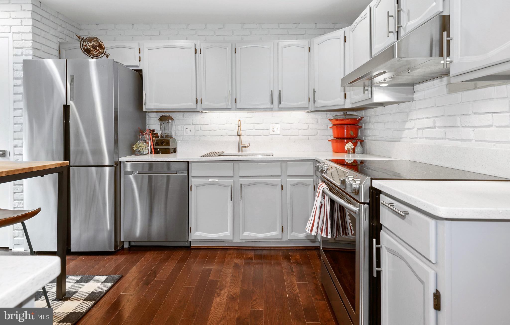 11642 Mediterranean Court Reston, VA 20190 - Photo 8 of 42 A Chef's Delight-Kitchen